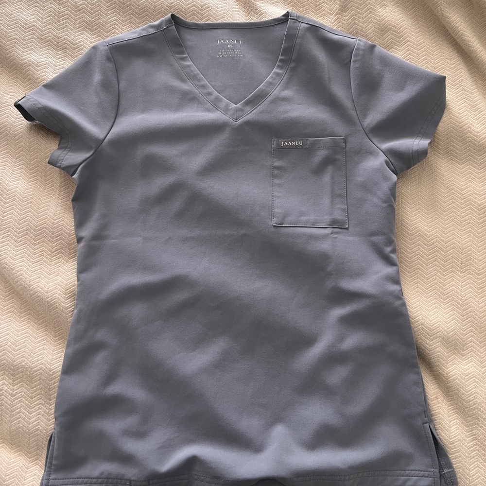 Jaanuu Scrub Top